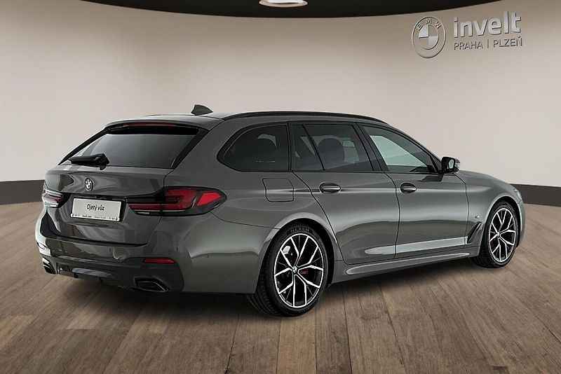 BMW Řada 5 530d xDrive - fotka 3 z 29