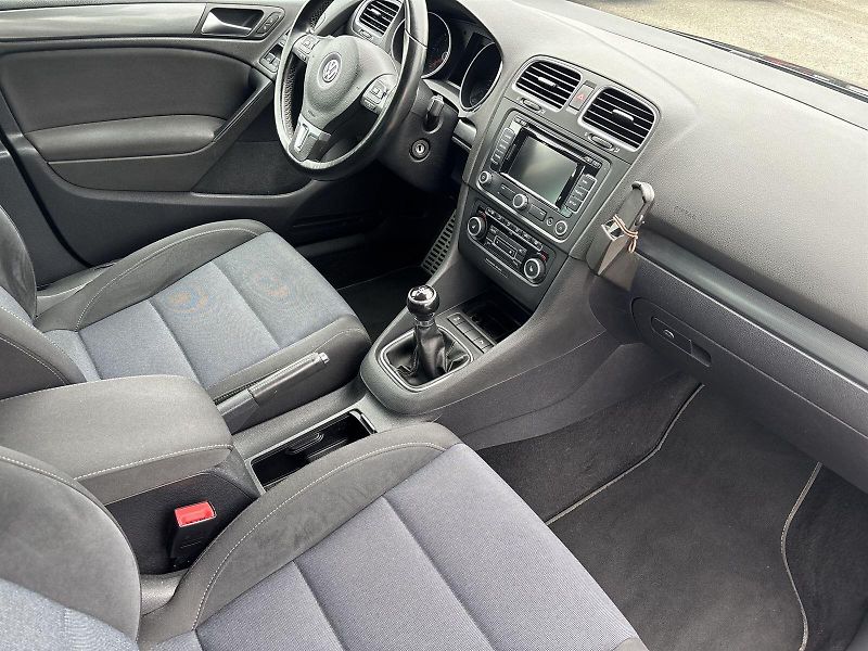Volkswagen Golf (2012) 1.6 TDI Trend - fotka 10 z 30