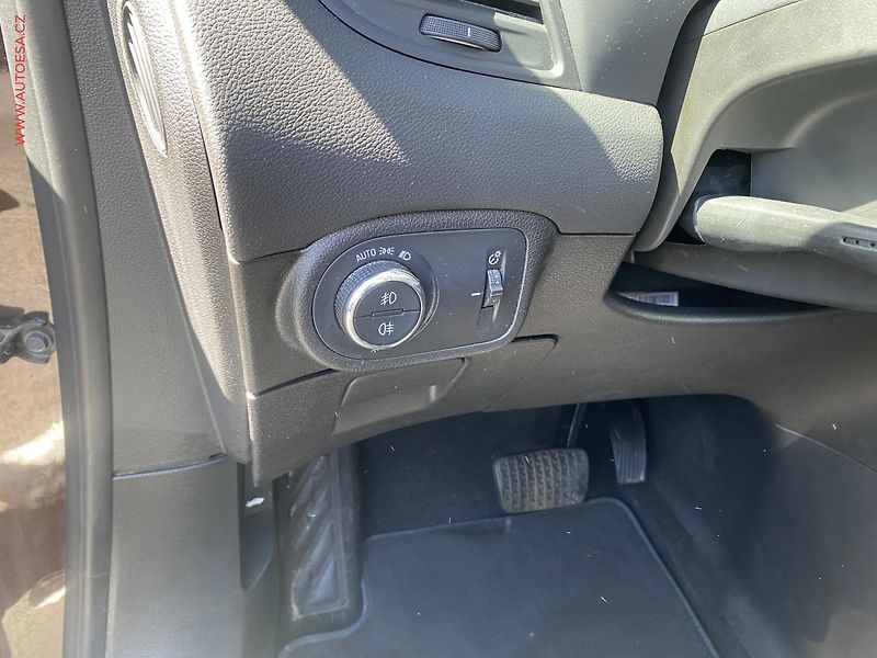 Opel Zafira (2017) 2.0 CDTi, AT, navi, park - fotka 15 z 18
