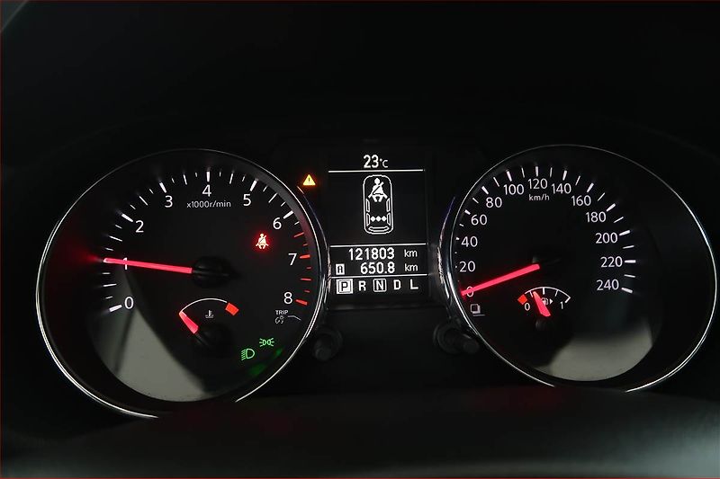 Nissan Qashqai (2013) 1.6, Automat, Tempomat - fotka 11 z 17