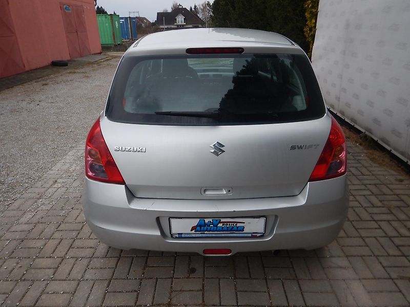 Suzuki Swift 1.3 GLX, ČR, DIGIKLIMA - fotka 5 z 28
