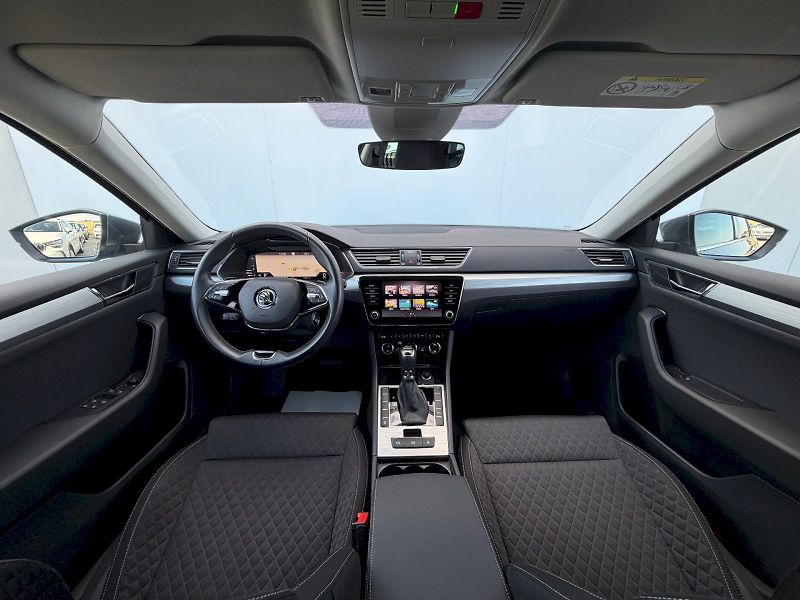 Škoda Superb (2023) 2.0 TDI 110kW DSG Business - fotka 10 z 35