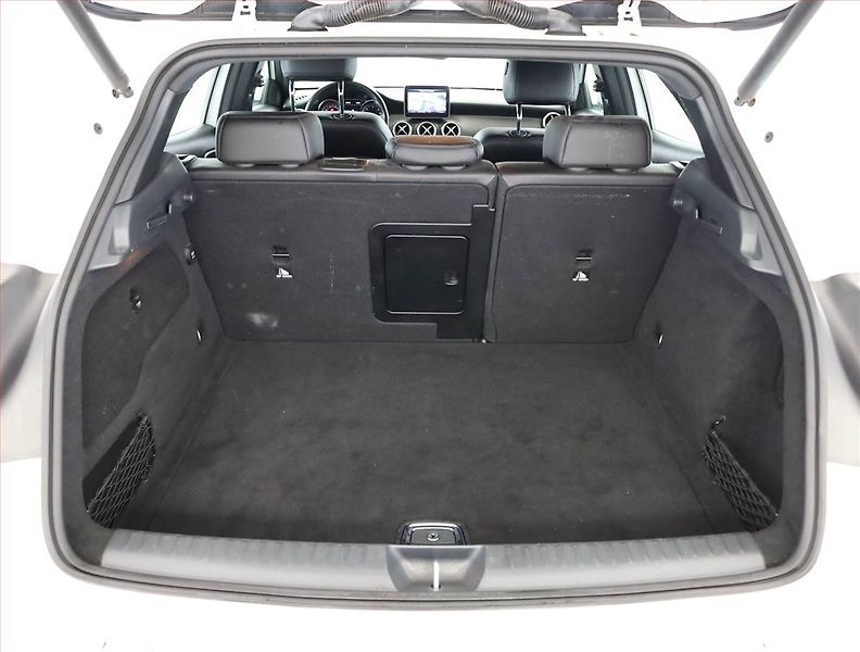 Mercedes-Benz GLA (2018) 200 d 4MATIC - fotka 17 z 18