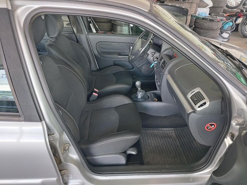Renault Clio (2009) 1,2i,55kw,KLIMA,SERVISKA - fotka 12 z 21