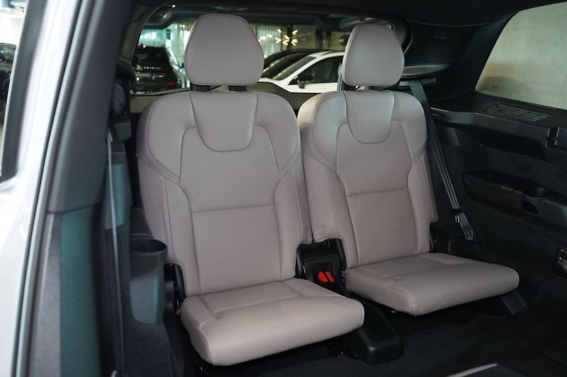 Volvo XC90 T8 PLUS Dark, Vzduch,Ventilace - fotka 44 z 46