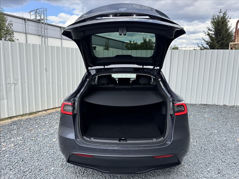 Tesla Model Y 0,0 RWD SoH 94% - fotka 13 z 50