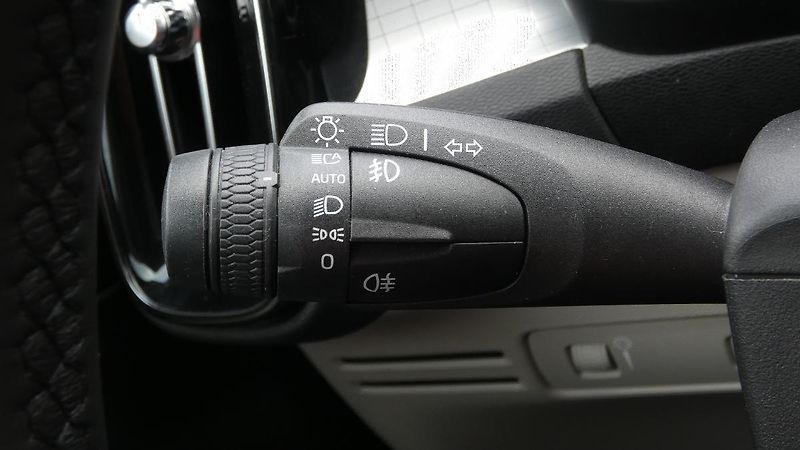 Volvo XC40 D3 Drive-E AWD Momentum - fotka 10 z 22