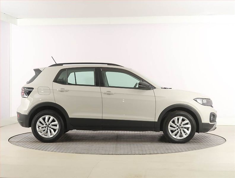 Volkswagen T-Cross (2021) Life 1.0 TSI, Serv.kniha - fotka 6 z 19