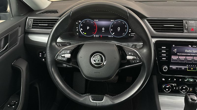 Škoda Superb 2.0 TDI DSG Ambition Combi - fotka 9 z 26
