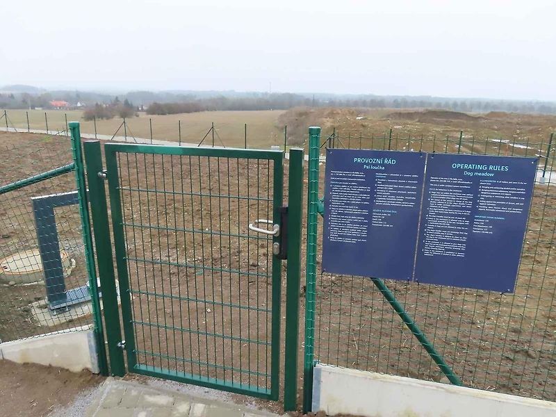 Dvě protilehlé odpočívky mezi sjezdy na Mirotice a Lety patří mezi nejmodernější a největší. Čerpačky jsou prý i technologicky nejvyspělejší v Čechách.