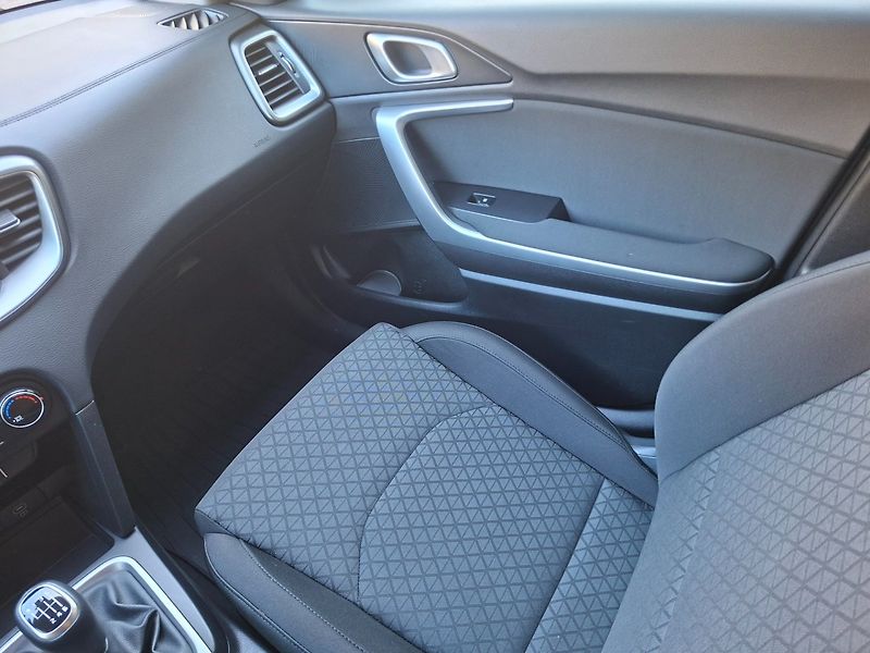 Kia Ceed (2023) SW 1.5T-GDI 118kW -1.MAJITEL - fotka 14 z 39