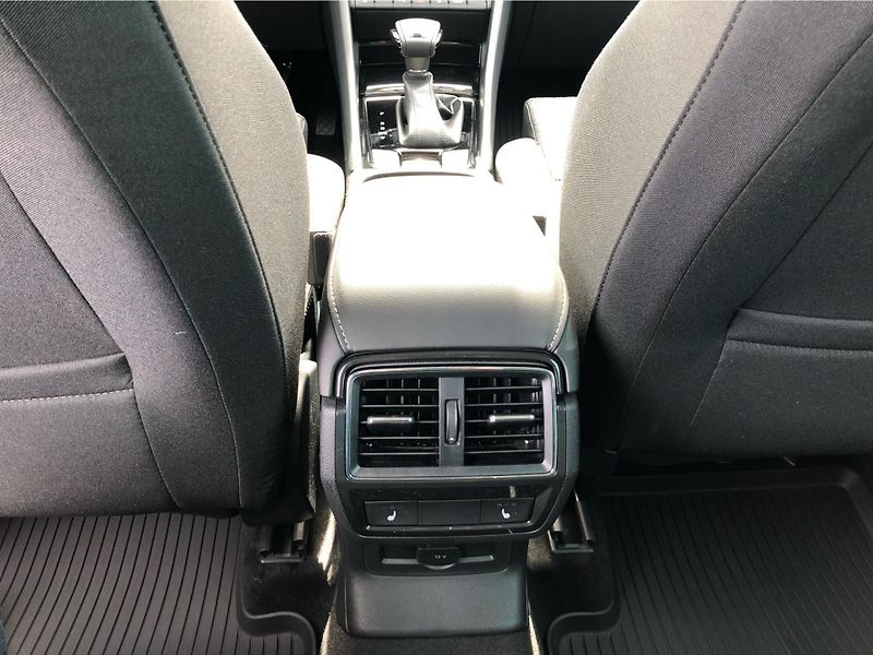 Škoda Karoq (2026) 1,5 TSI - fotka 24 z 30