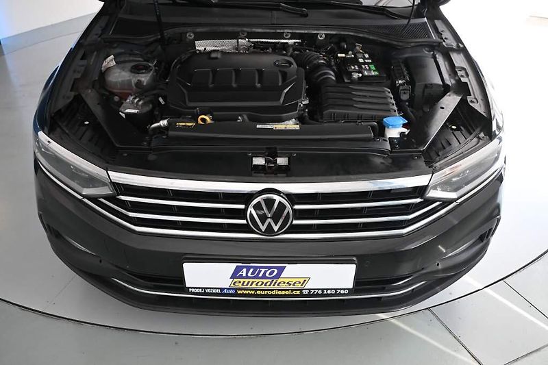 Volkswagen Passat (2023) 2.0 DSG Matrix LED ACC VIRTUAL - fotka 32 z 35