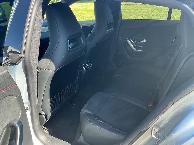 Mercedes-Benz CLA AMG 4MATIC - fotka 18 z 21