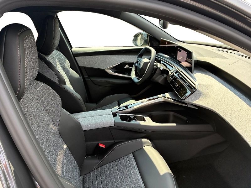 Peugeot 5008 (2026) BUSINESS Hybrid 145 e-DCS - fotka 15 z 15