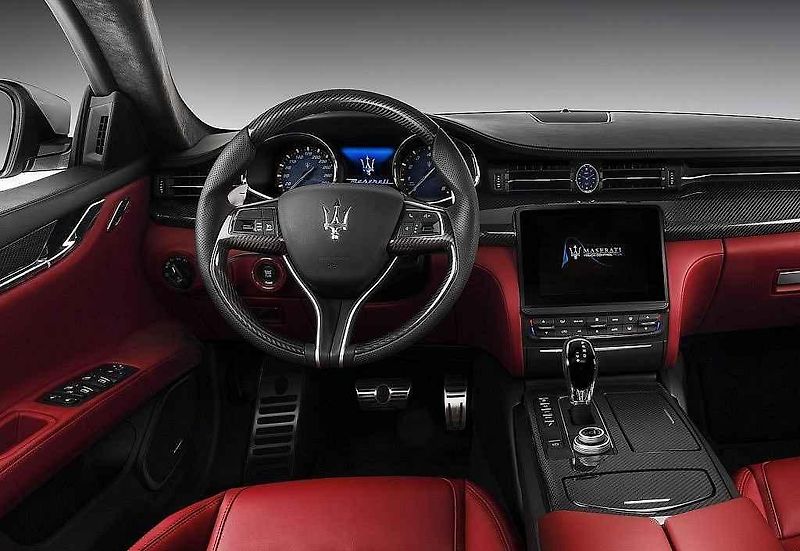 Maserati Quattroporte.