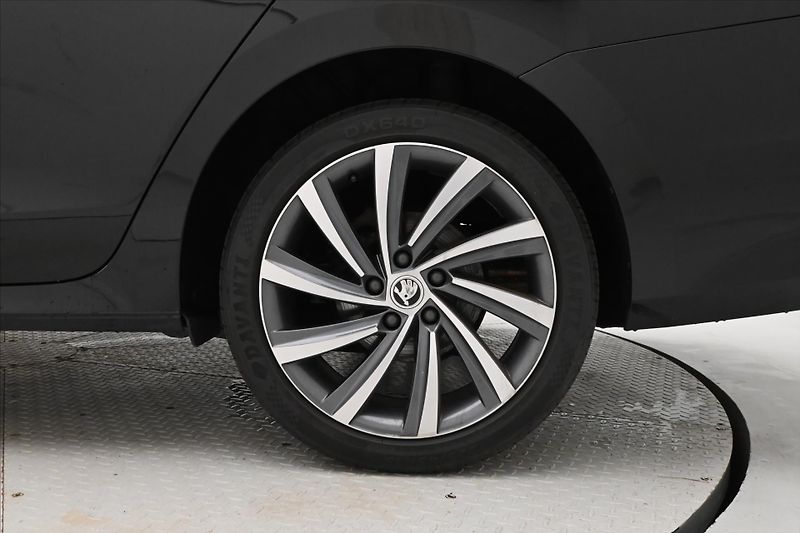 Škoda Octavia 2,0 TDI 110kW LED Matrix Navi - fotka 26 z 26