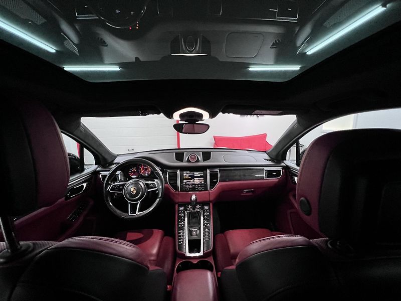 Porsche Macan Turbo 3.6 V6, 294 kW, Původ ČR - fotka 24 z 43