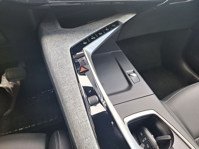 Peugeot 5008 (2026) GT Hybrid 145 e-DCS6 - fotka 22 z 24