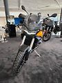 Moto Guzzi V 100 Stelvio (2025) Stelvio V100 Giallo Savana E5+ - náhled 13