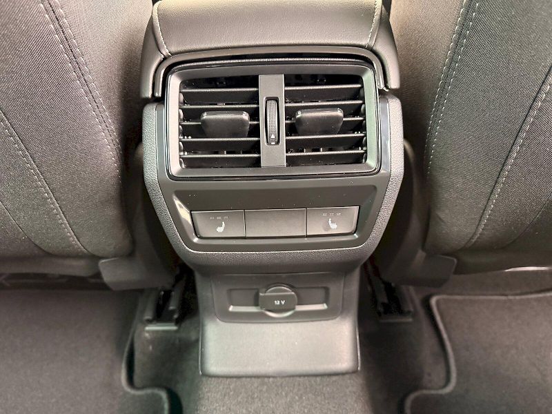 Škoda Karoq (2025) SPORTLINE TSI 1.5/110KW 7AP - fotka 32 z 35