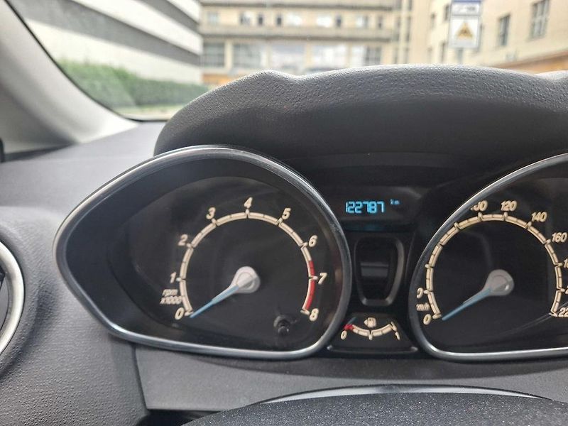 Ford Fiesta 1,2 - fotka 24 z 27
