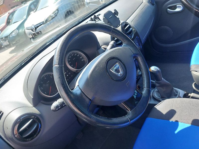 Dacia Duster (2011) 1.6i-16V - fotka 8 z 32