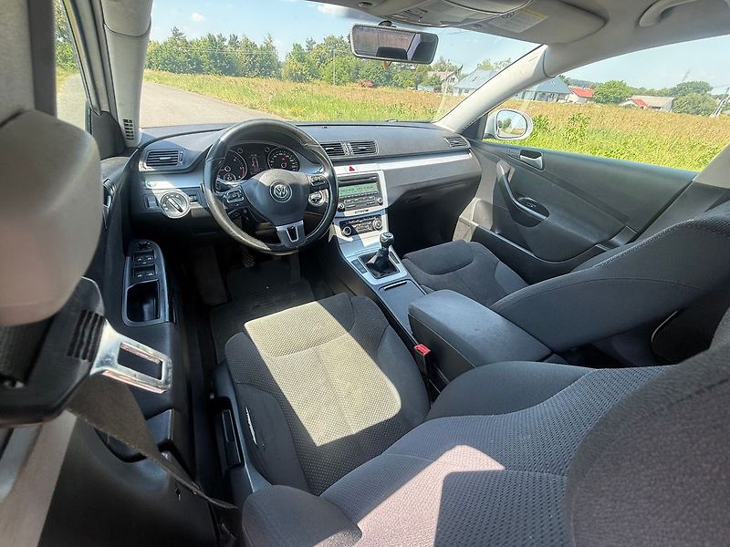 Volkswagen Passat 2,0 103 KW KLIMATIZACE PLNĚ DO - fotka 9 z 15