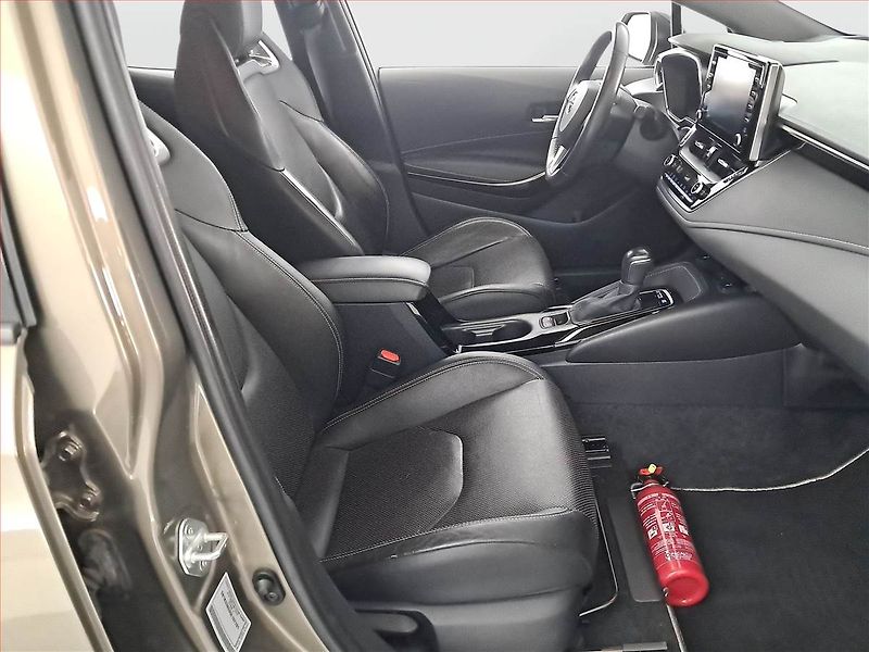Toyota Corolla (2021) 1.8 Hybrid - fotka 9 z 17