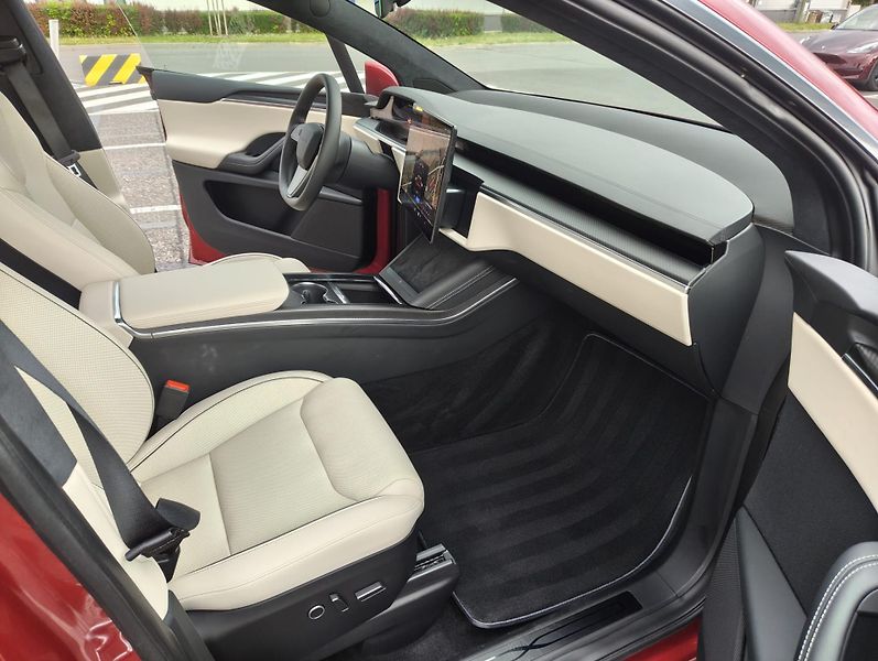 Tesla Model X (2025) - fotka 7 z 13