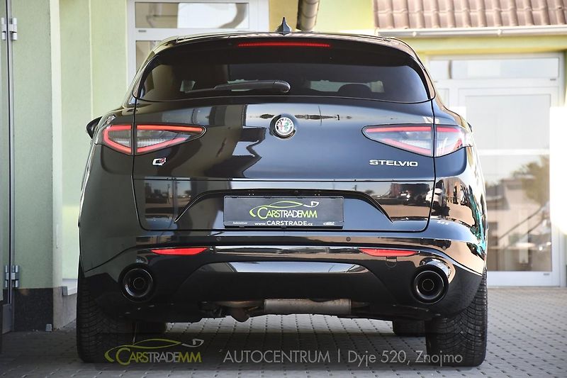 Alfa Romeo Stelvio 2.2D 16V 154kW Veloce AT8-Q4 - fotka 4 z 52