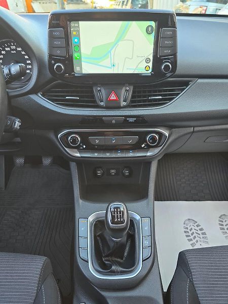 Hyundai i30 1.6CRDi COMFORT LED KAMERA NAV - fotka 11 z 39