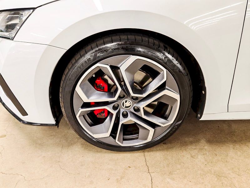 Škoda Octavia (2023) Combi 2.0 TSI 180 kW DSG RS - fotka 30 z 30