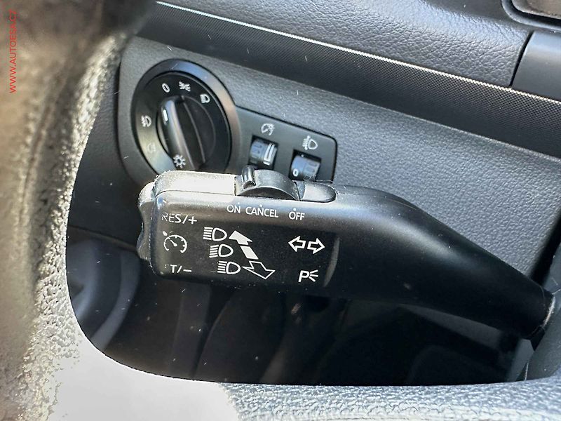 Volkswagen Touran (2009) 1.9TDi, AC, temp - fotka 13 z 16