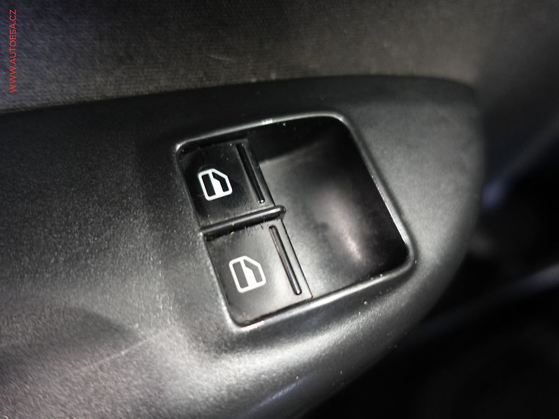 Škoda Octavia (2011) 1.6TDi, ČR, AC, temp - fotka 14 z 19
