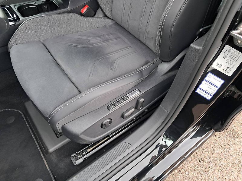 Volkswagen Golf (2024) STYLE 1.5 E-TSI / 85 kW DSG7 M - fotka 21 z 26