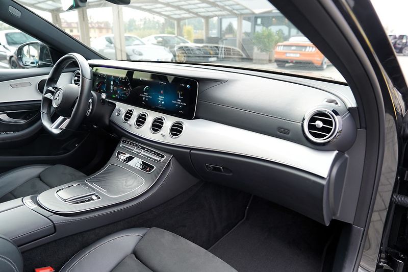 Mercedes-Benz Třídy E E 200 4Matic AMG/LED/360/ČR - fotka 27 z 44