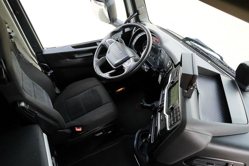 Iveco S-WAY (2023) 420 6x2 skříňová nástavba - fotka 12 z 18