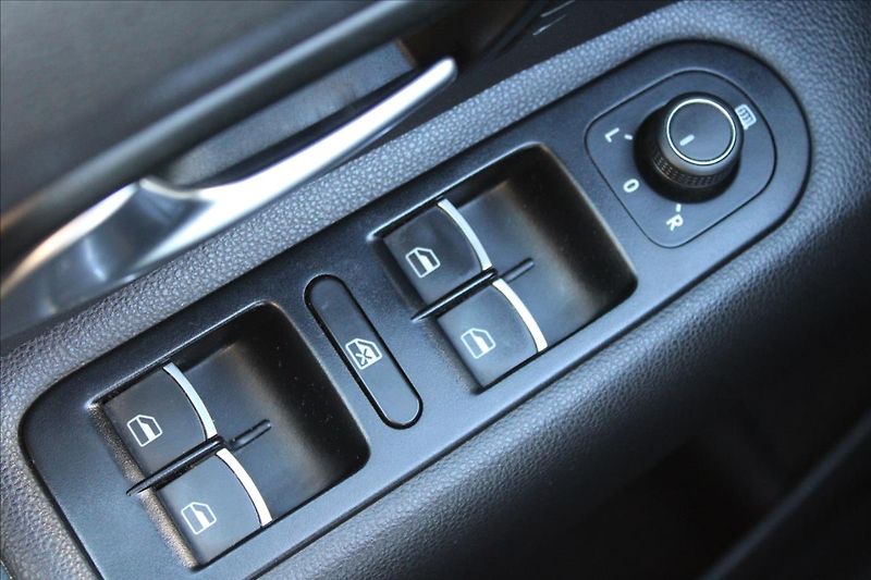 Volkswagen Amarok 3,0 TDI  ČR,AUTOMAT,4x4,DPH - fotka 23 z 33