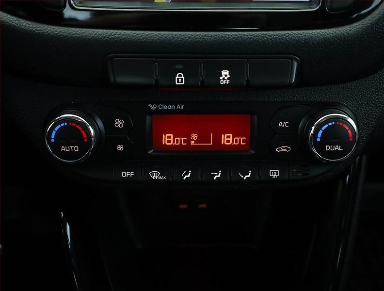 Kia Ceed (2014) 1.6 GDI, Navi, Tempomat - fotka 11 z 17