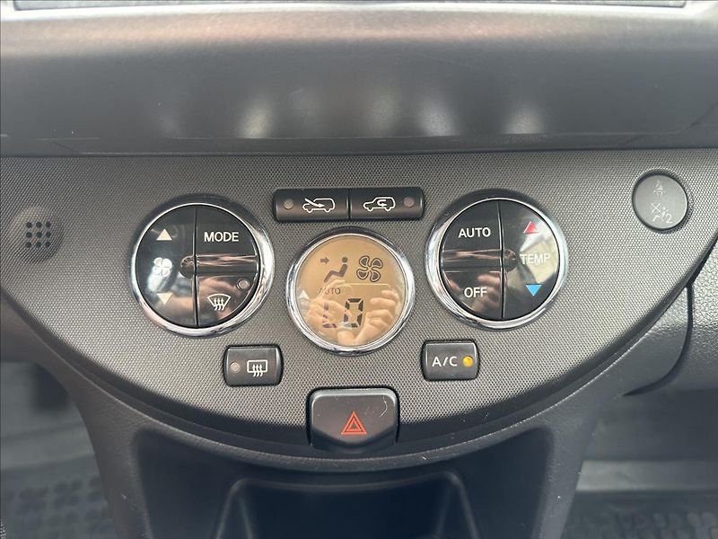 Nissan Note 1,6 KLIMA - fotka 17 z 19