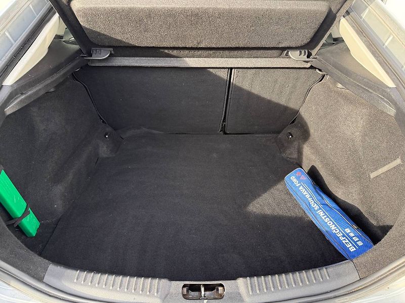 Ford Mondeo (2011) 2.0 TDCi 120 kW AT - fotka 19 z 22