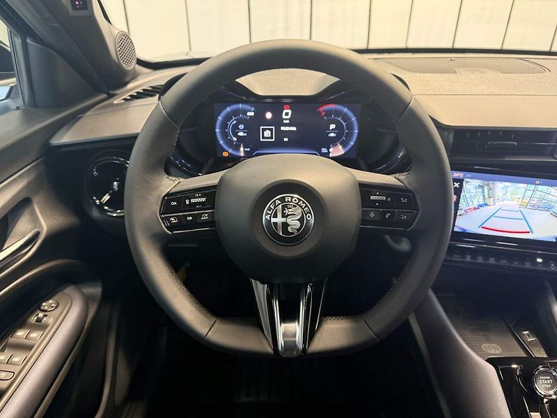 Alfa Romeo Junior (2026) Ibrida 1.2 Turbo Hybrid 145k - fotka 8 z 21