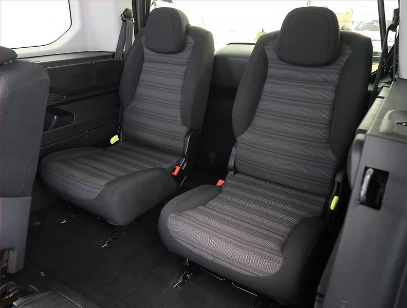 Opel Combo (2019) Enjoy 1.2 Turbo, 7Míst, 1Maj - fotka 18 z 18