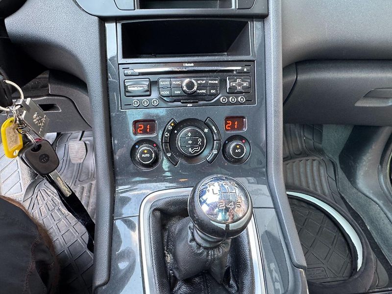 Peugeot 5008 (2012) 1.6HDi, 82kW - fotka 17 z 29