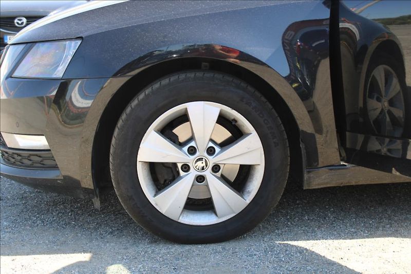 Škoda Octavia 1,5 TSi  AMBITION, DPH, ČR - fotka 29 z 34