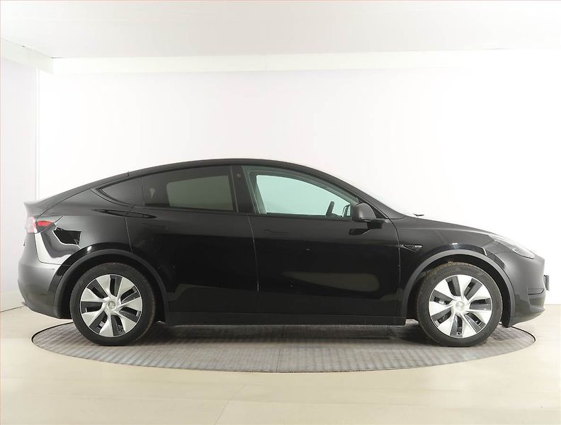 Tesla Model Y (2022) RWD LFP 60kWh, SoH 95% - fotka 6 z 33
