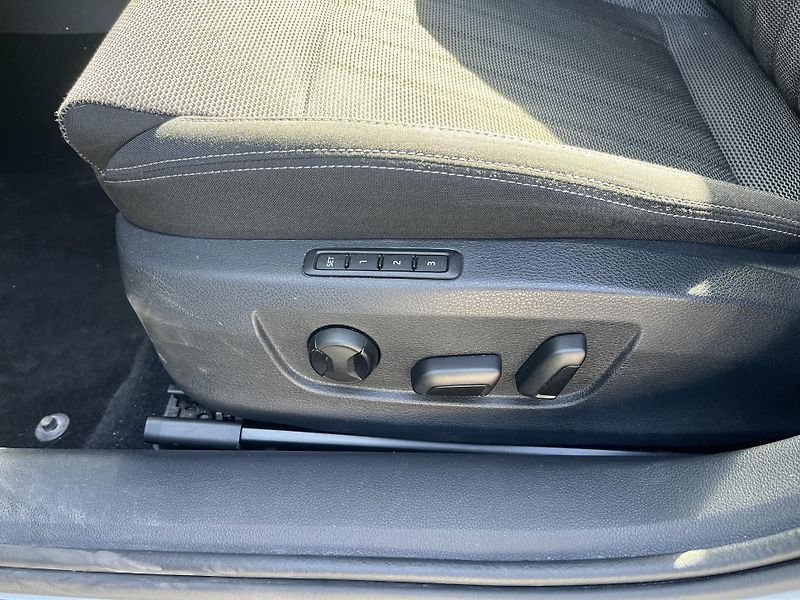 Škoda Superb (2022) 2,0 TDi 110 Kw DSG AMBIENTE + - fotka 16 z 18