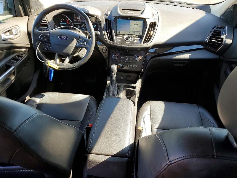 Ford Escape (2017) Auto na cestě - fotka 8 z 12