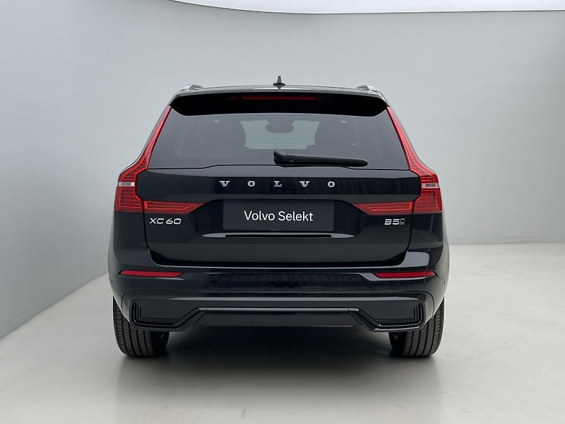 Volvo XC60 B5 AWD PLUS DARK AUT 1.maj. - fotka 12 z 46